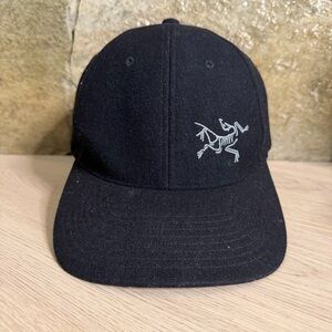 Arcteryx Wool Ball Cap Unisex L/XL 60cm Black White Wool Fitted Hat Outdoors